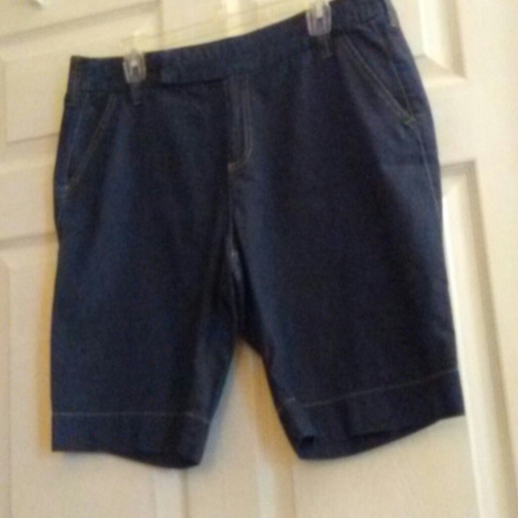 Shorts - Picture 2 of 6